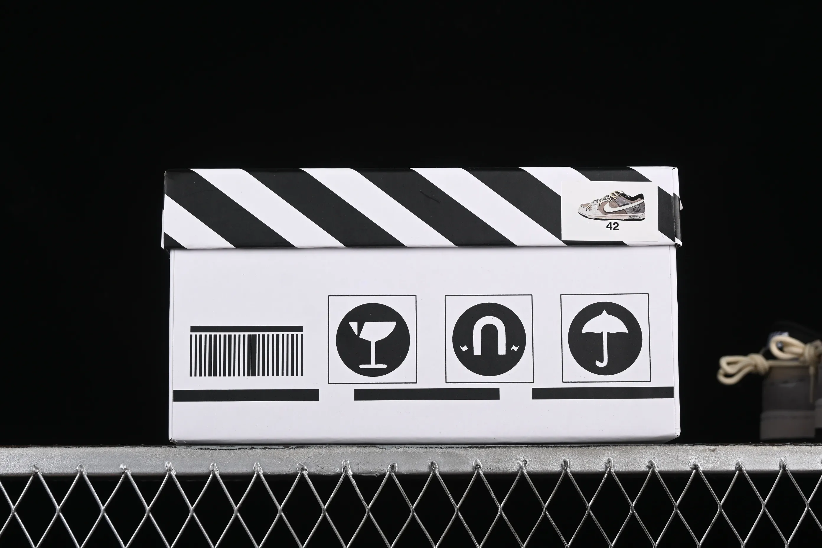 All Categories Nk SB Dunk Series Nk SB Dunk Low Low-top sneakers Nk Dunk Low "Joker" Speed ​​Space Destroyer White Gray SB strap low-top casual sneakers DD1391-100
